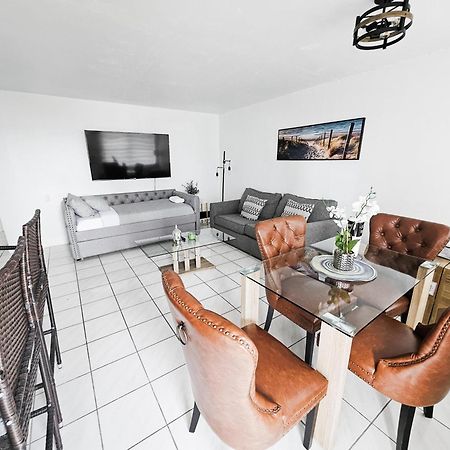 Bayfront Apartment Breathtaking Views- One Bedroom W Balcony- Living Room -Free Parking 마이애미 비치 외부 사진