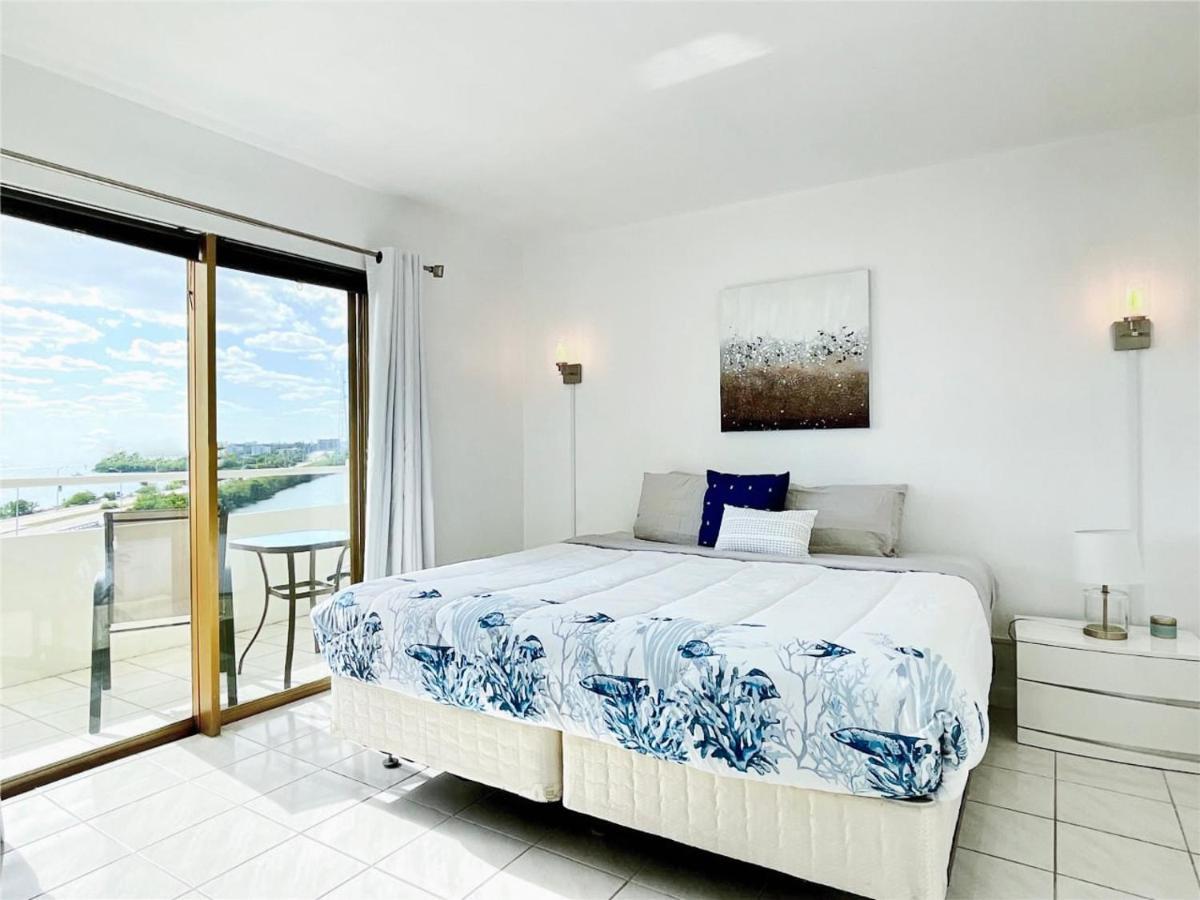 Bayfront Apartment Breathtaking Views- One Bedroom W Balcony- Living Room -Free Parking 마이애미 비치 외부 사진