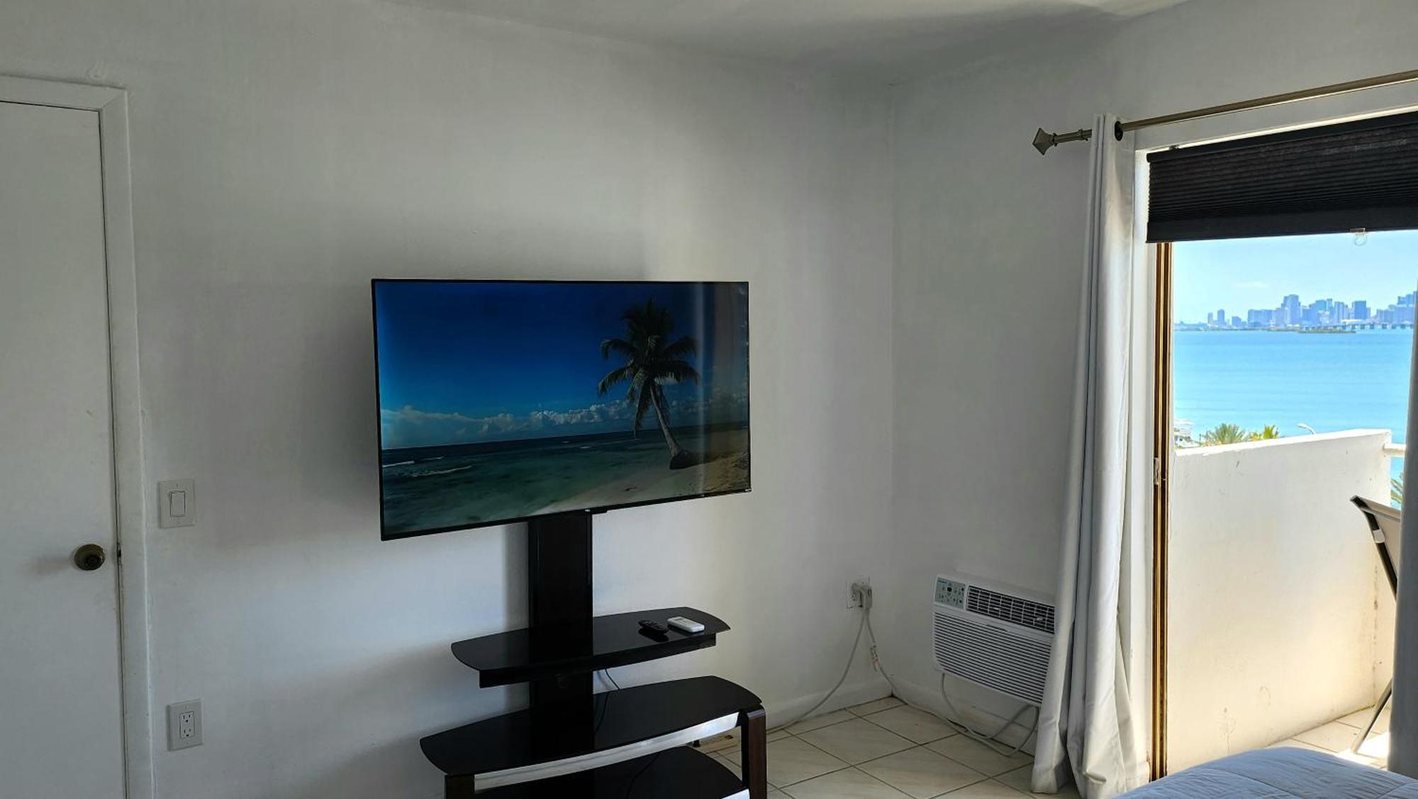 Bayfront Apartment Breathtaking Views- One Bedroom W Balcony- Living Room -Free Parking 마이애미 비치 외부 사진