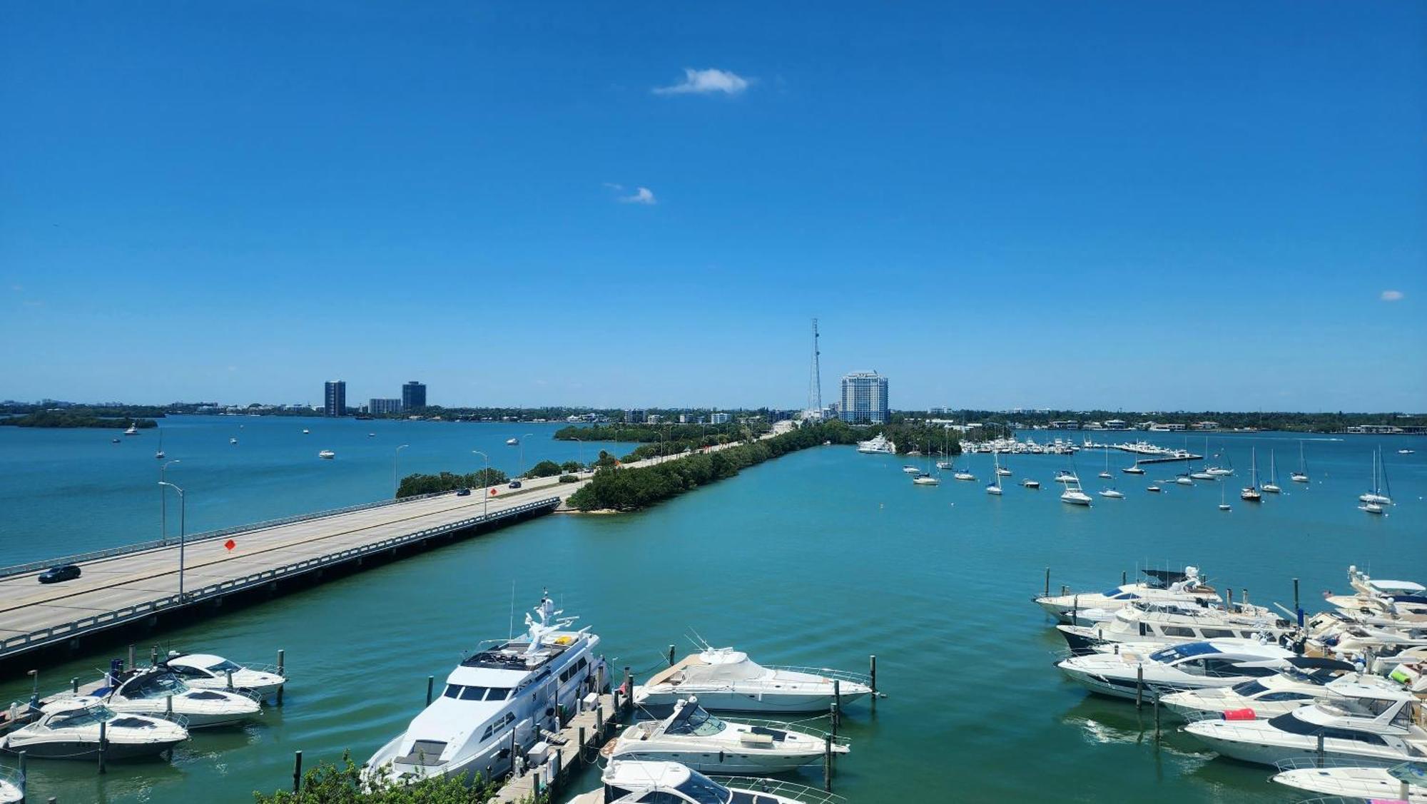 Bayfront Apartment Breathtaking Views- One Bedroom W Balcony- Living Room -Free Parking 마이애미 비치 외부 사진