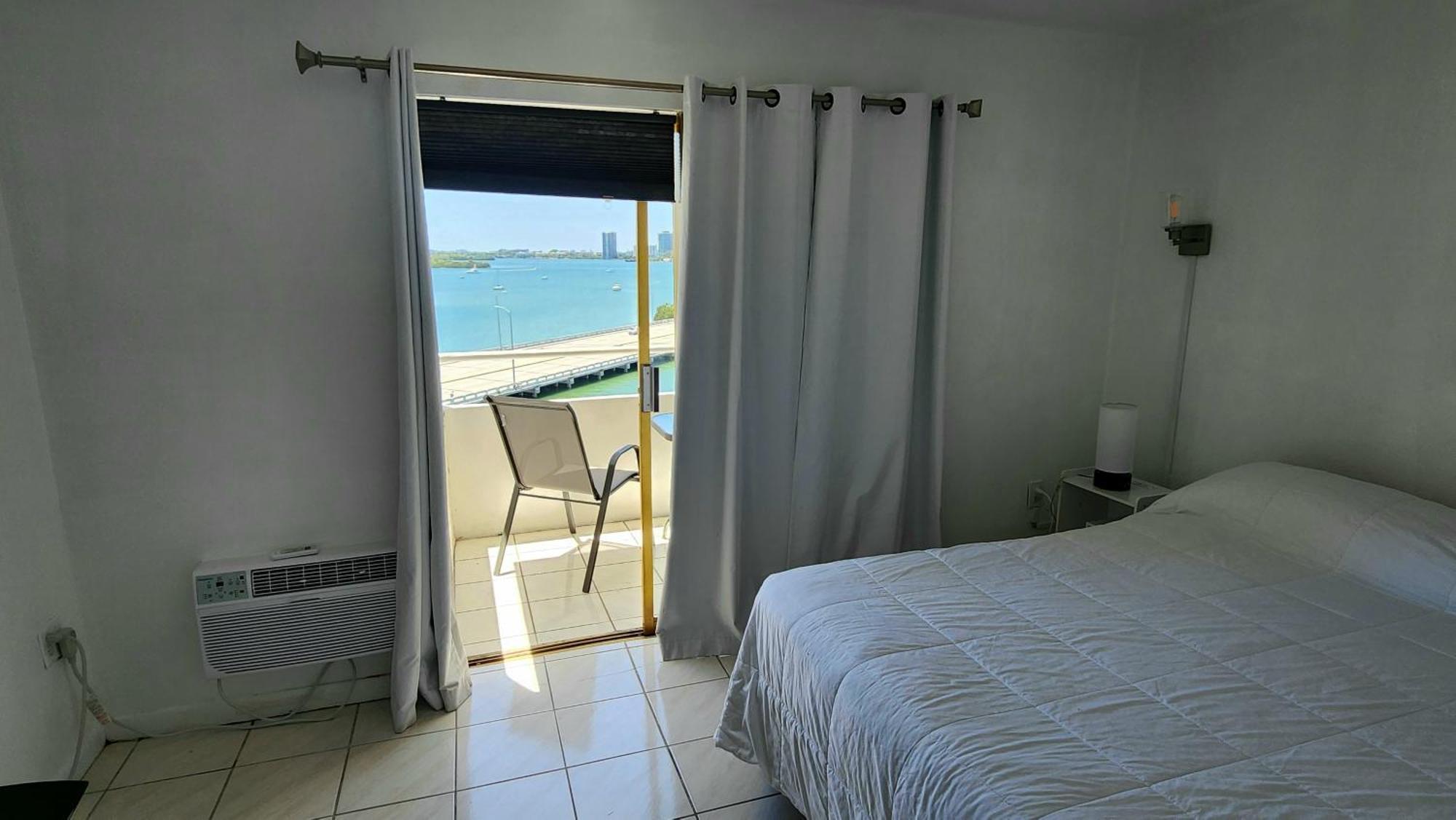 Bayfront Apartment Breathtaking Views- One Bedroom W Balcony- Living Room -Free Parking 마이애미 비치 외부 사진