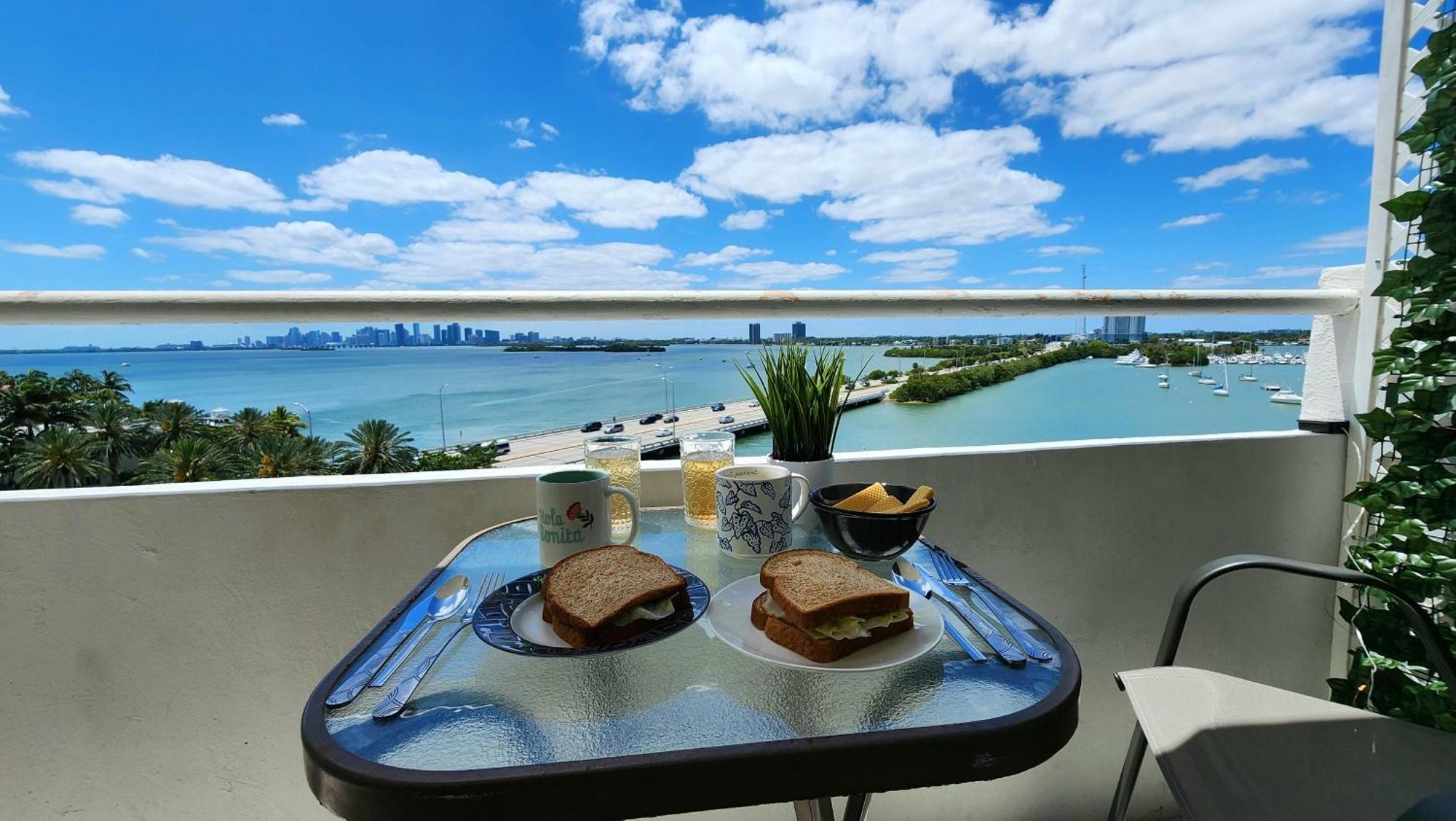 Bayfront Apartment Breathtaking Views- One Bedroom W Balcony- Living Room -Free Parking 마이애미 비치 외부 사진