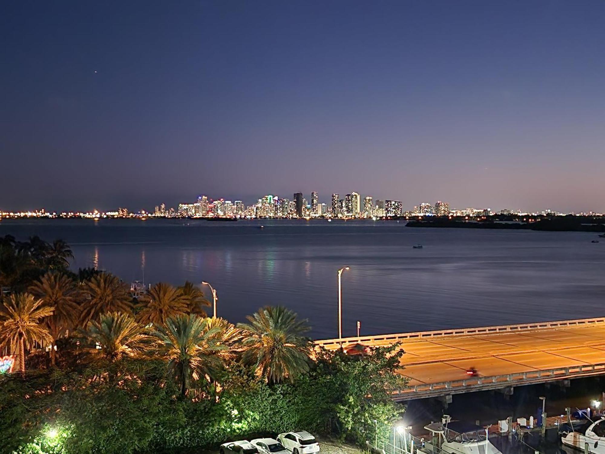 Bayfront Apartment Breathtaking Views- One Bedroom W Balcony- Living Room -Free Parking 마이애미 비치 외부 사진